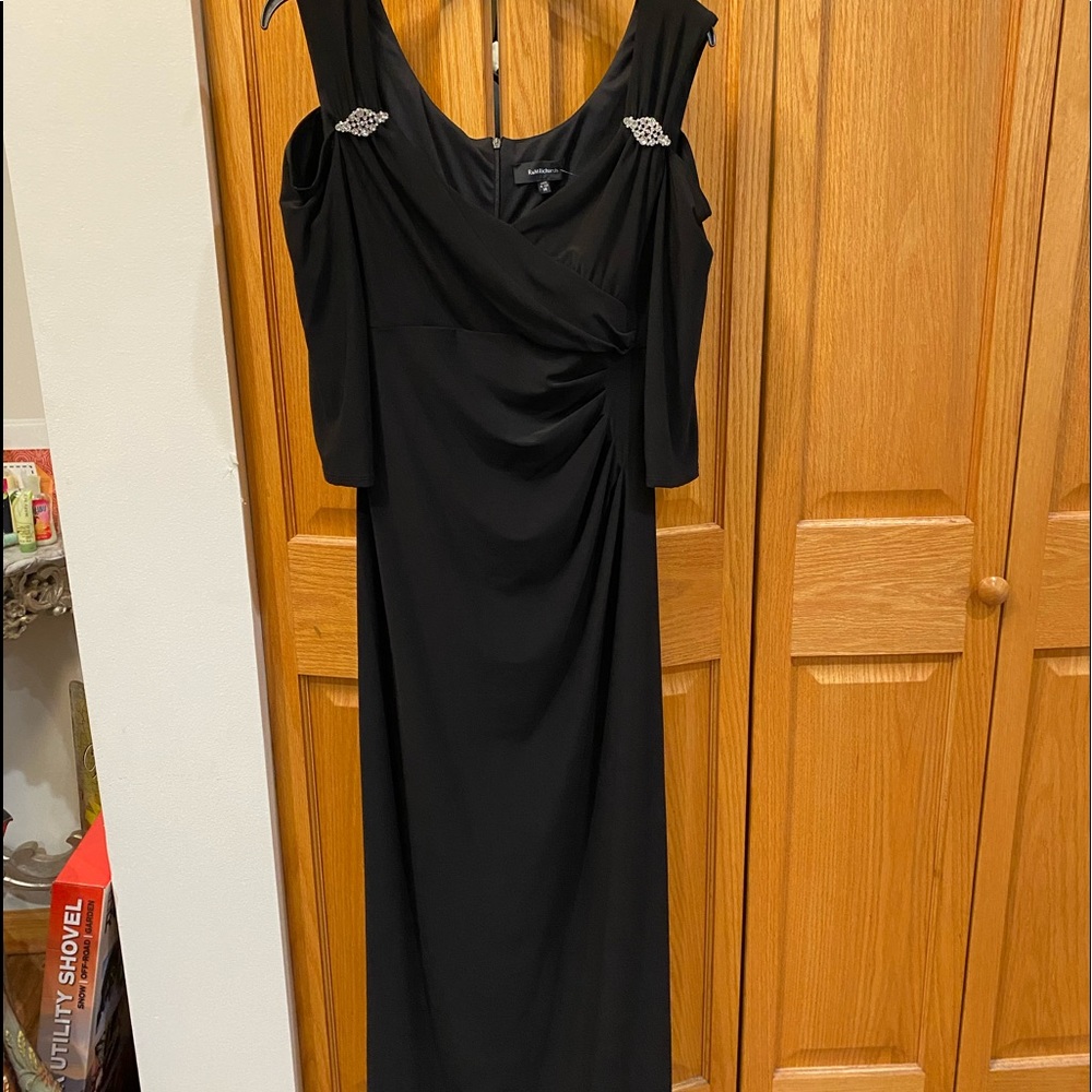 Selling a beautiful black maxi dress . Brand: R&M Richards Size: 14 Color: Black